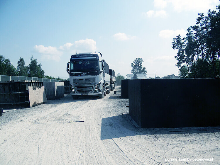 Transport szamb betonowych  w Międzychodzie